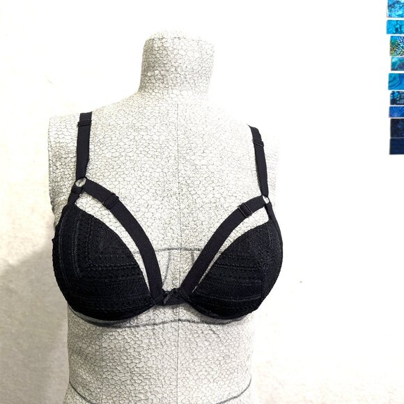 Pretty, Sexy, and Practical Black Push-Up Bra - 34A - Picture 2 of 10
